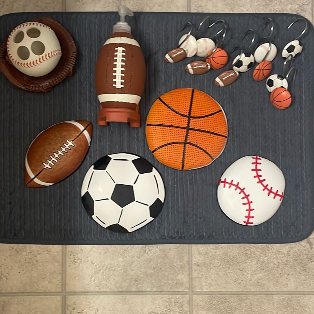Sports Themed Wall Decor Set